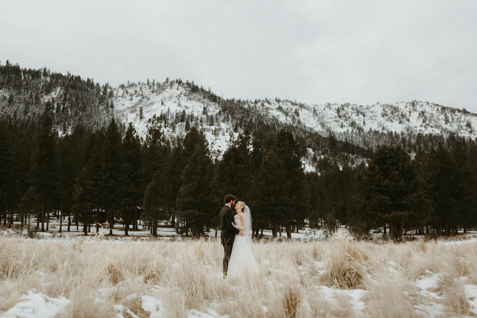 winter Oregon wedding