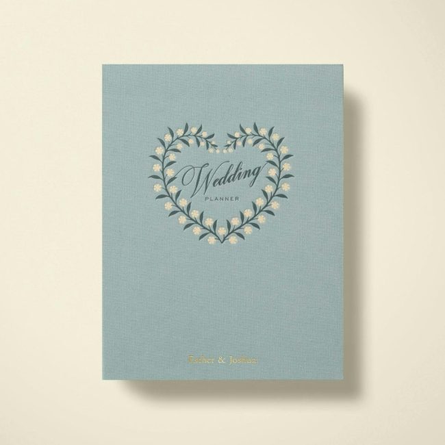 Papier With Love wedding planner in blue fabric with a heart wreath on the cover